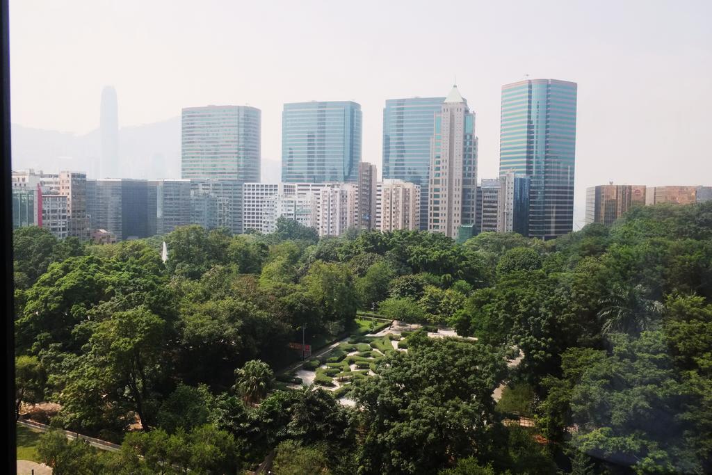 Hotel The Mira Hongkong Exteriér fotografie View of the city from the park