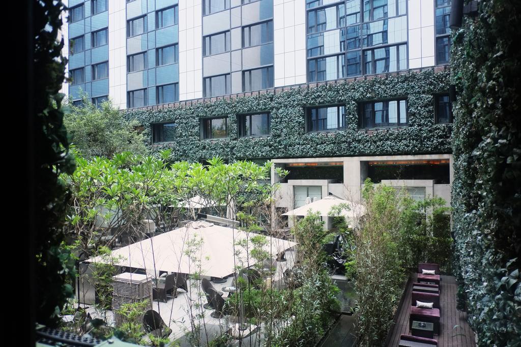 Hotel The Mira Hongkong Exteriér fotografie The hotel's courtyard